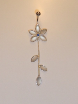 Bauchnabelpiercing mit Kristall