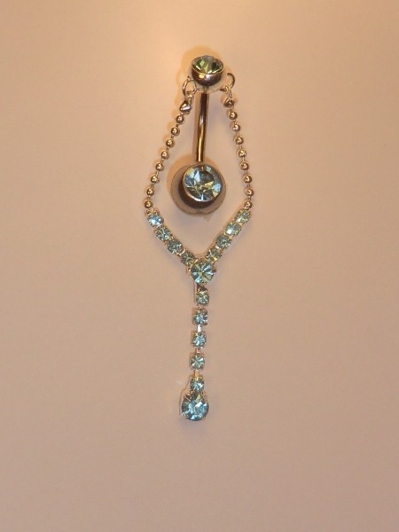 Bauchnabelpiercing mit Kristall